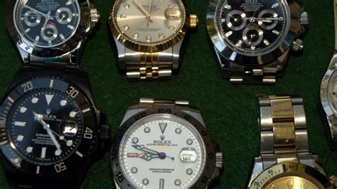 Vendeva Rolex falsi Denunciato un commerciante 